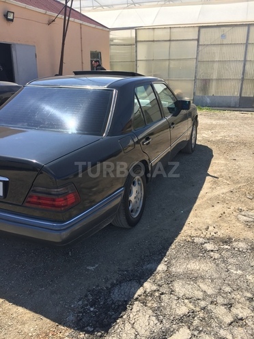 Mercedes E 220 1995, 366,000 km - 2.2 l - Bakı