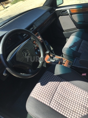 Mercedes E 220 1995, 366,000 km - 2.2 l - Bakı
