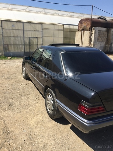 Mercedes E 220 1995, 366,000 km - 2.2 l - Bakı