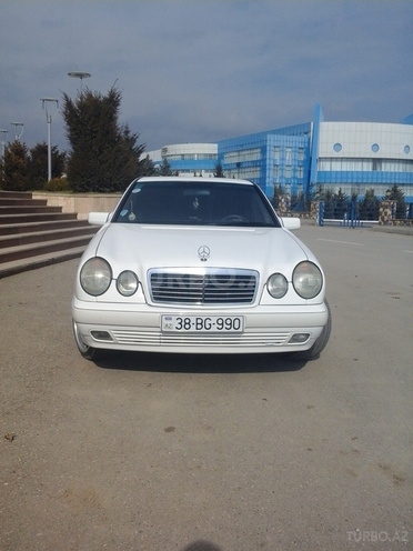 Mercedes E 240 1998, 352,000 km - 2.4 l - Qusar