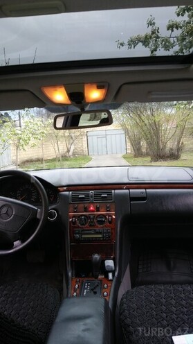 Mercedes E 240 1998, 265,000 km - 2.4 л - Oğuz