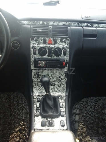 Mercedes E 240 1998, 352,000 km - 2.4 l - Qusar