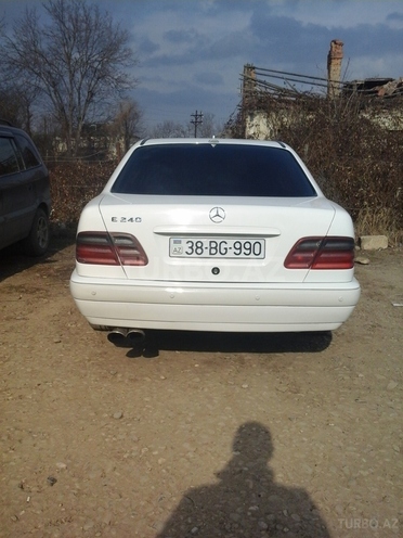 Mercedes E 240 1998, 352,000 km - 2.4 l - Qusar