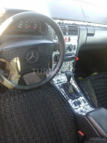 Mercedes E 240 1998, 352,000 km - 2.4 l - Qusar
