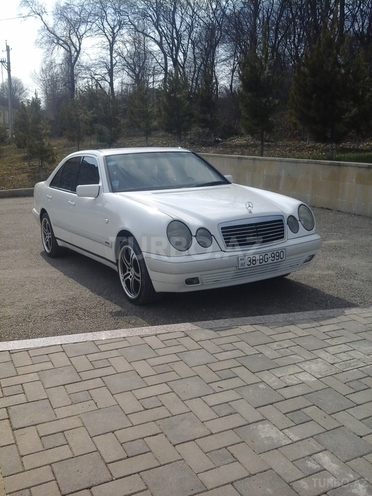 Mercedes E 240 1998, 352,000 km - 2.4 l - Qusar