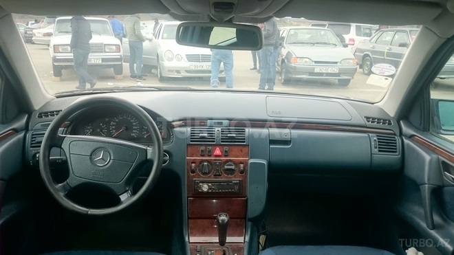 Mercedes E 240 1998, 260,000 km - 2.4 l - Bakı