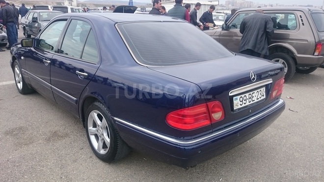 Mercedes E 240 1998, 260,000 km - 2.4 l - Bakı