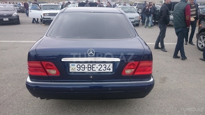 Mercedes E 240 1998, 260,000 km - 2.4 l - Bakı