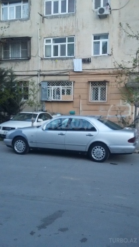 Mercedes E 220 1999, 567,500 km - 2.2 л - Bakı