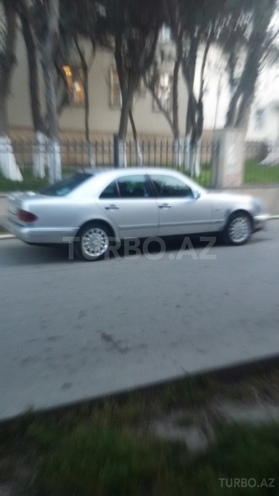 Mercedes E 220 1999, 567,500 km - 2.2 л - Bakı