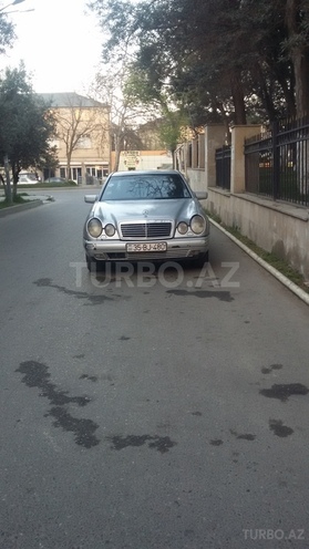Mercedes E 220 1999, 567,500 km - 2.2 л - Bakı