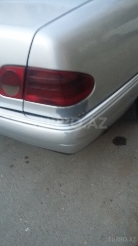 Mercedes E 220 1999, 567,500 km - 2.2 л - Bakı