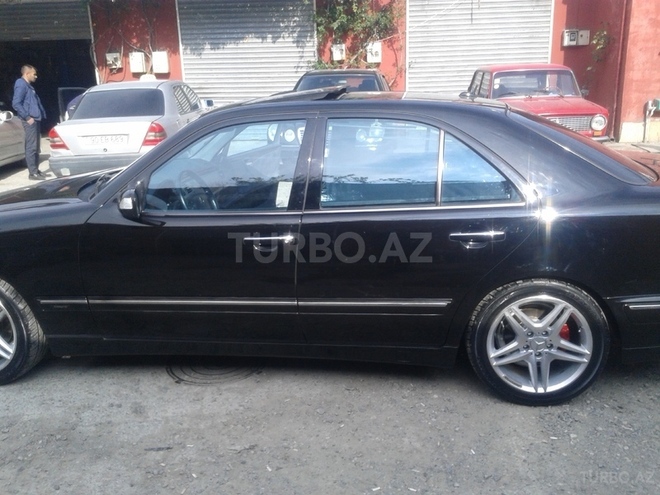 Mercedes E 220 2000, 213,465 km - 2.2 l - Bakı