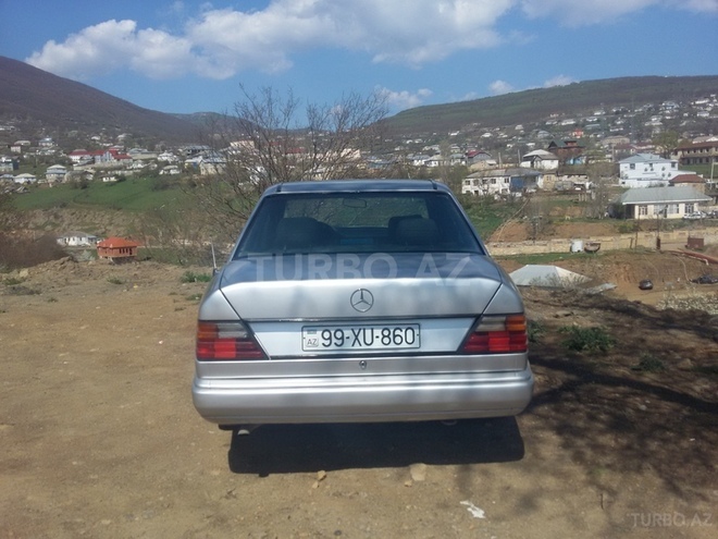 Mercedes E 200 1987, 650,000 km - 2.0 l - Lerik