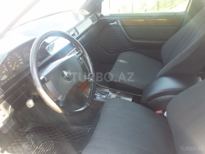 Mercedes E 200 1987, 650,000 km - 2.0 l - Lerik