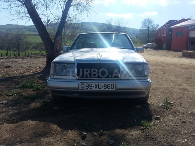 Mercedes E 200 1987, 650,000 km - 2.0 l - Lerik