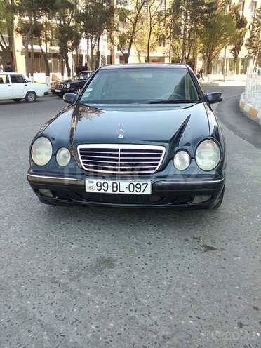 Mercedes E 220 2000, 299,000 km - 2.2 l - Sumqayıt