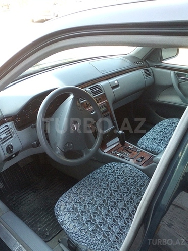 Mercedes E 220 2000, 299,000 km - 2.2 l - Sumqayıt
