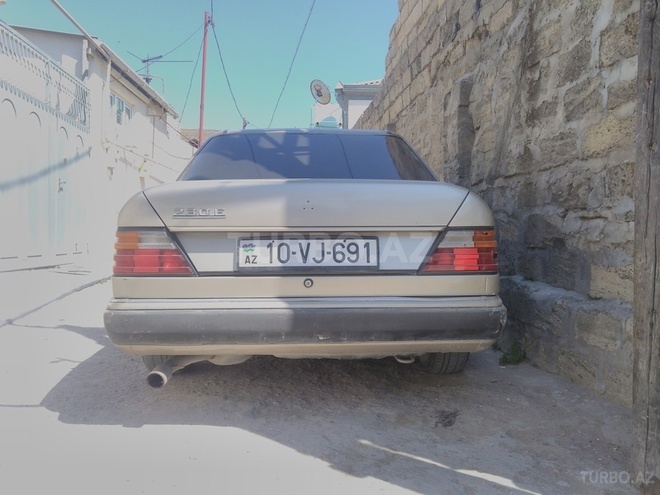 Mercedes E 230 1990, 414,078 km - 2.3 l - Bakı
