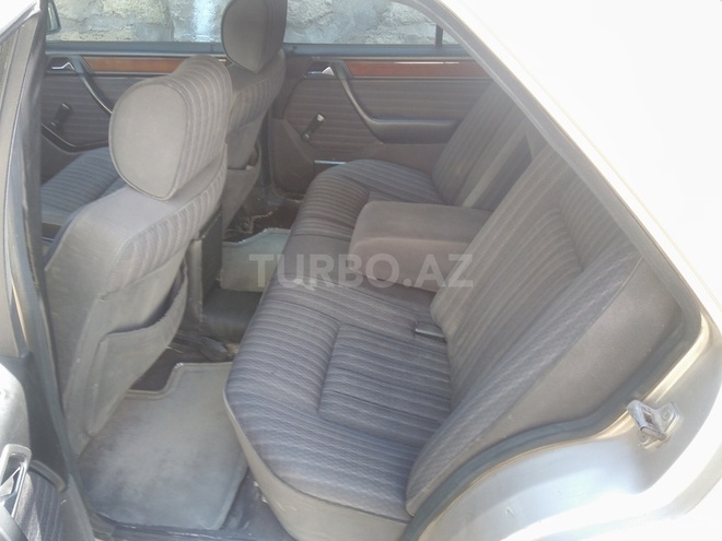 Mercedes E 230 1990, 414,078 km - 2.3 l - Bakı