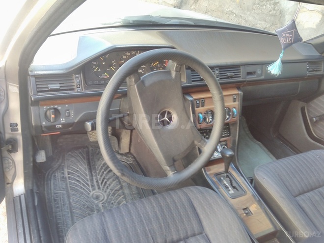 Mercedes E 230 1990, 414,078 km - 2.3 l - Bakı