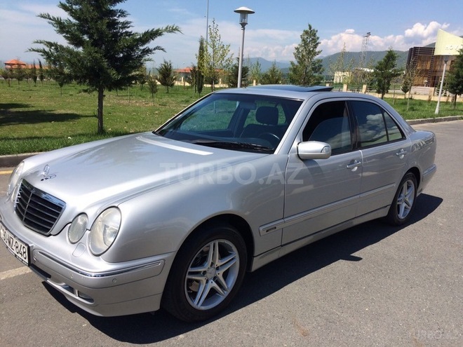 Mercedes E 240 2000, 196,000 km - 2.4 l - Qax