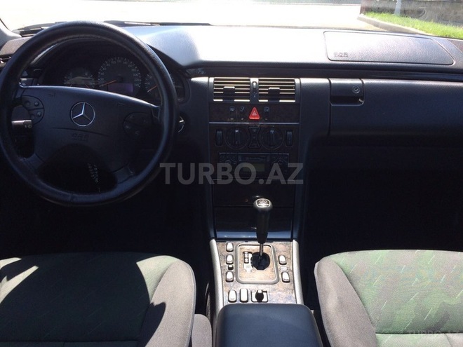 Mercedes E 240 2000, 196,000 km - 2.4 l - Qax