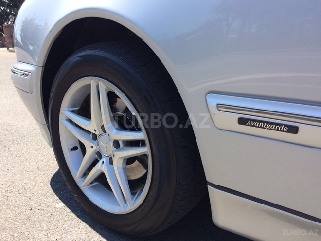 Mercedes E 240 2000, 196,000 km - 2.4 l - Qax