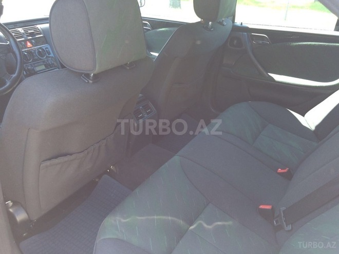 Mercedes E 240 2000, 196,000 km - 2.4 l - Qax
