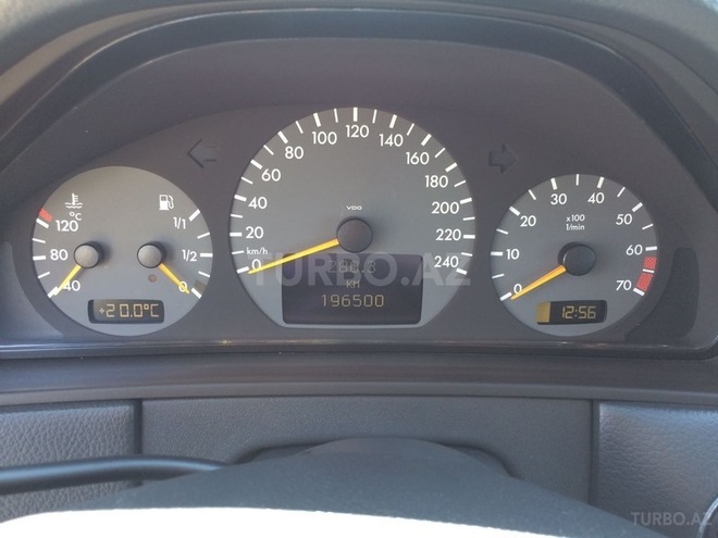 Mercedes E 240 2000, 196,000 km - 2.4 l - Qax