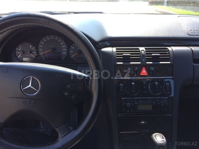 Mercedes E 240 2000, 196,000 km - 2.4 l - Qax