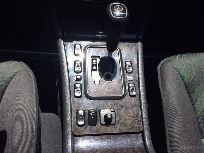 Mercedes E 240 2000, 196,000 km - 2.4 l - Qax