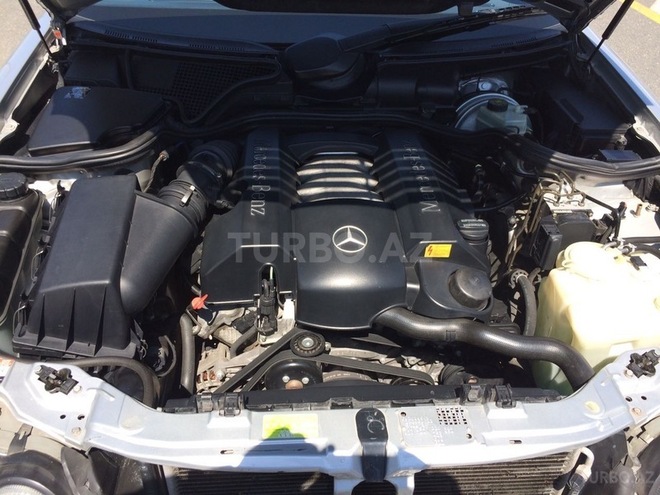 Mercedes E 240 2000, 196,000 km - 2.4 l - Qax