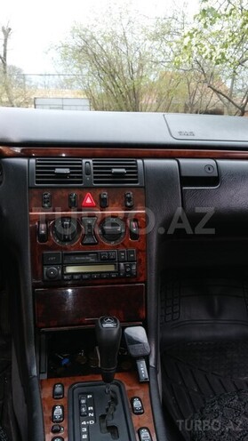 Mercedes E 240 1998, 265,000 km - 2.4 l - Qəbələ