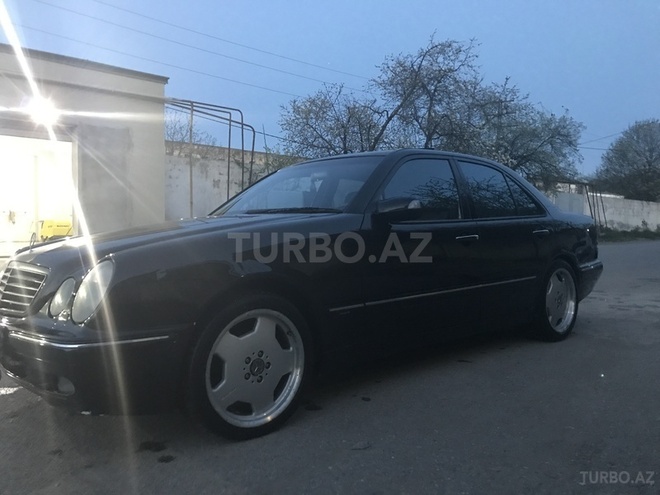 Mercedes E 280 2000, 203,646 km - 2.8 l - Quba