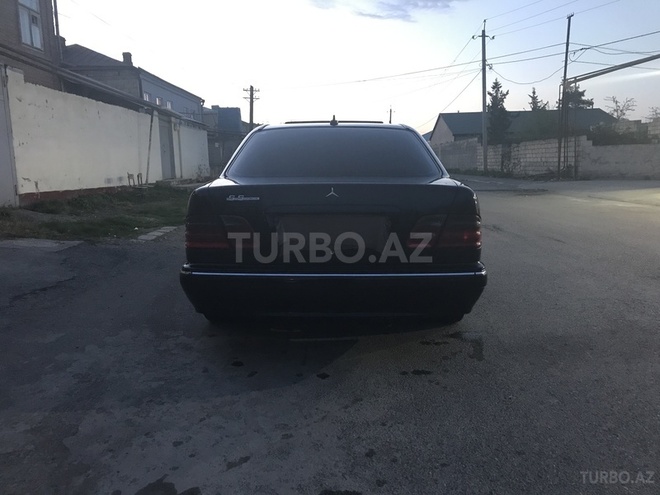 Mercedes E 280 2000, 203,646 km - 2.8 l - Quba