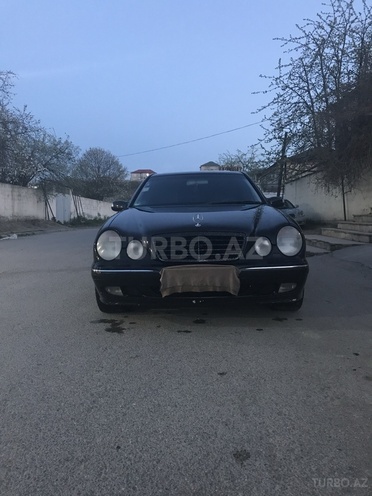 Mercedes E 280 2000, 203,646 km - 2.8 l - Quba