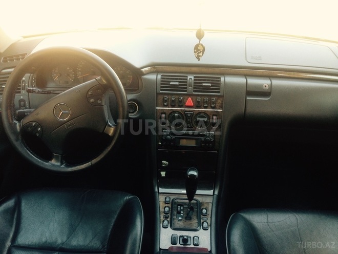 Mercedes E 240 2000, 210,000 km - 2.4 l - Bakı