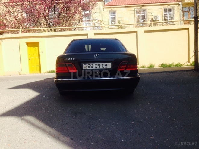Mercedes E 240 2000, 210,000 km - 2.4 l - Bakı