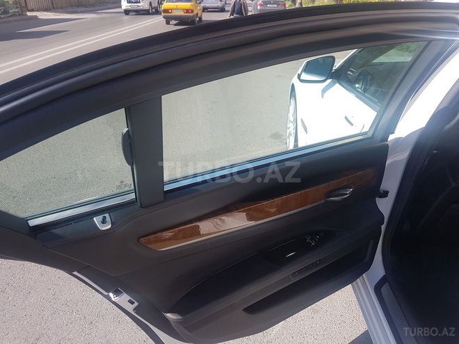 BMW 750 2009, 83,000 km - 4.4 l - Bakı