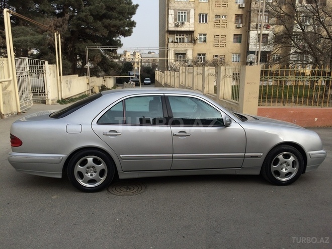 Mercedes E 240 2001, 189,200 km - 2.6 l - Bakı