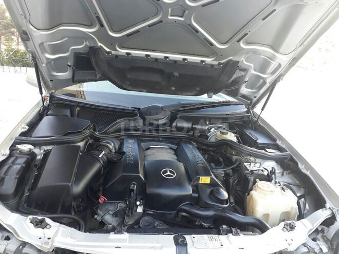 Mercedes E 240 2002, 124,000 km - 2.6 l - Bakı