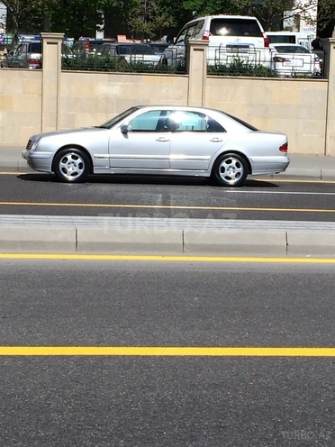 Mercedes E 240 2001, 189,200 km - 2.6 l - Bakı