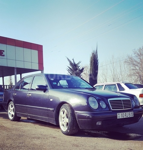 Mercedes E 320 1998, 300,000 km - 3.2 l - Yevlax