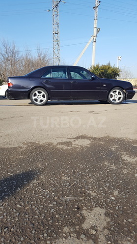 Mercedes E 320 1998, 300,000 km - 3.2 l - Yevlax