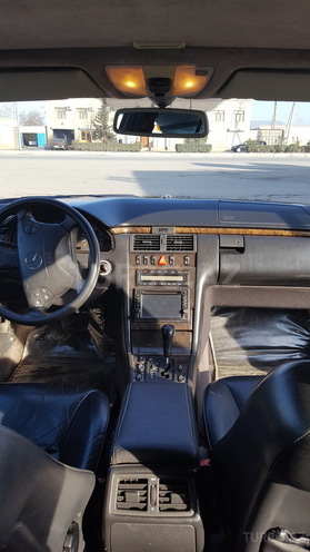 Mercedes E 320 1998, 300,000 km - 3.2 l - Yevlax
