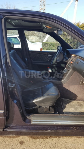 Mercedes E 320 1998, 300,000 km - 3.2 l - Yevlax