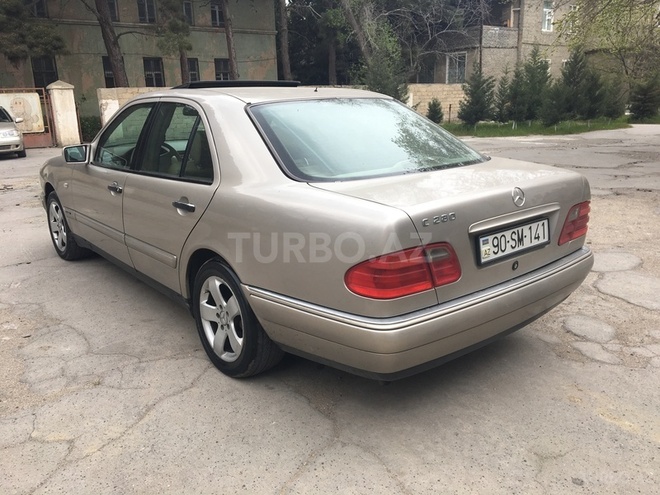 Mercedes E 280 1998, 160,000 km - 2.8 l - Sumqayıt