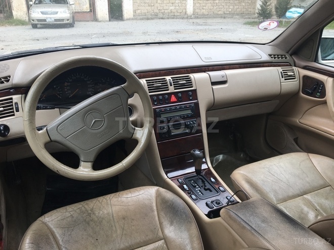 Mercedes E 280 1998, 160,000 km - 2.8 l - Sumqayıt