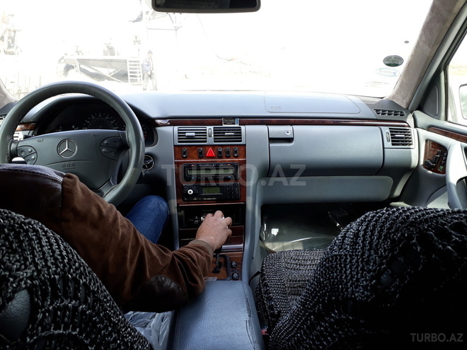Mercedes E 320 2001, 389,153 km - 3.2 l - İmişli